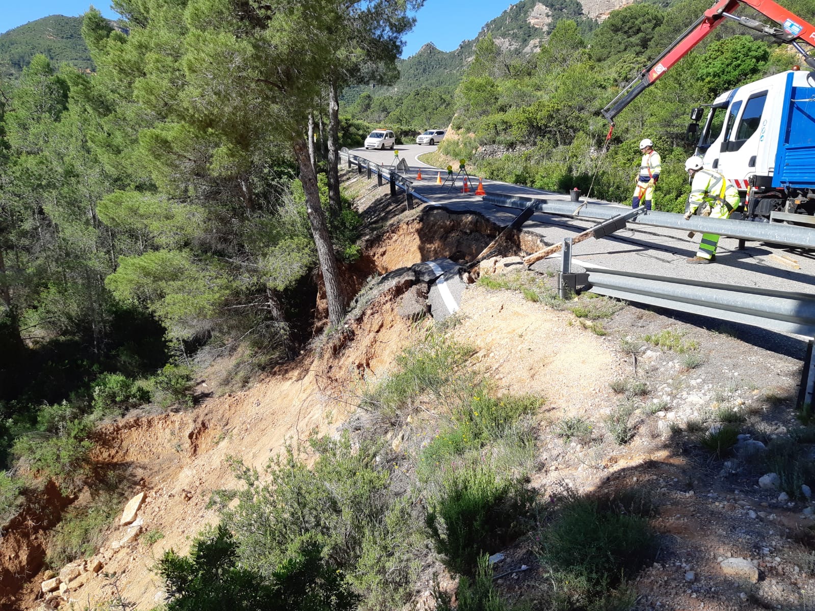 La Diputació treballa en la reparació de la T-361 a Prat de Comte, tallada per un esvoranc provocat per les pluges