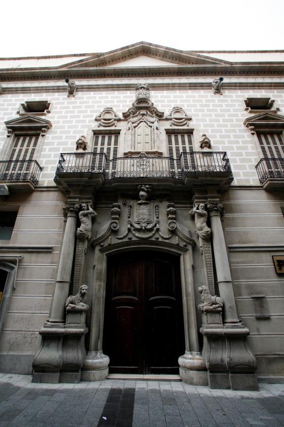 Façana al carrer de Llovera