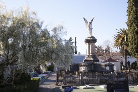 Un llibre-guia editat per la Diputació redescobreix el ric patrimoni artístic i històric dels cementiris de la demarcació de Tarragona