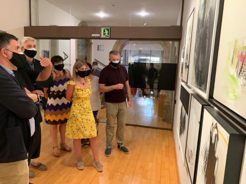 L'escultura de Ro Caminal i la pintura de Marc Quintana es donen la mà en la reobertura del MAMT, després del tancament temporal per la Covid-19