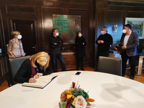 La presidenta de la Diputació de Tarragona, Noemí Llauradó, rep la consellera de Cultura de la Generalitat, Àngels Ponsa