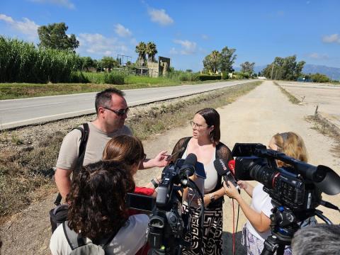 La diputada d'Infraestructures al Territori, Iris Castell, a la T-2021, atén als mitjans de comunicació 