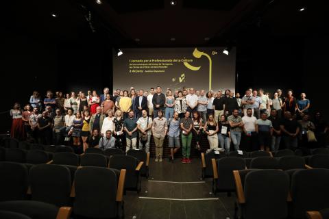 Foto de família a la Jornada Creació Dipta, a l'Auditori Diputació