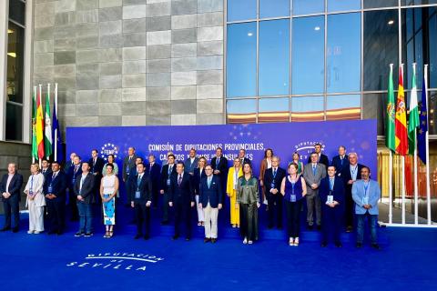 Fotografia de grup dels presidents i presidentes que han assitit a la Comissió