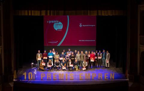 Foto de família dels premiats als Premis Emprèn 2022