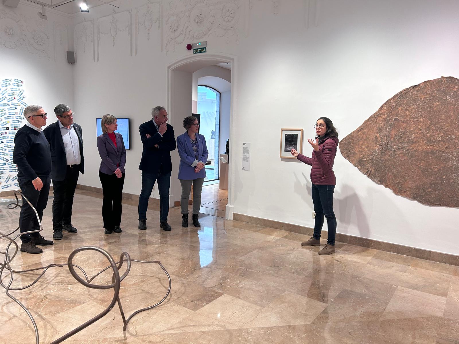 Visita a les exposicions del MAMT per reivindicar les dones artistes