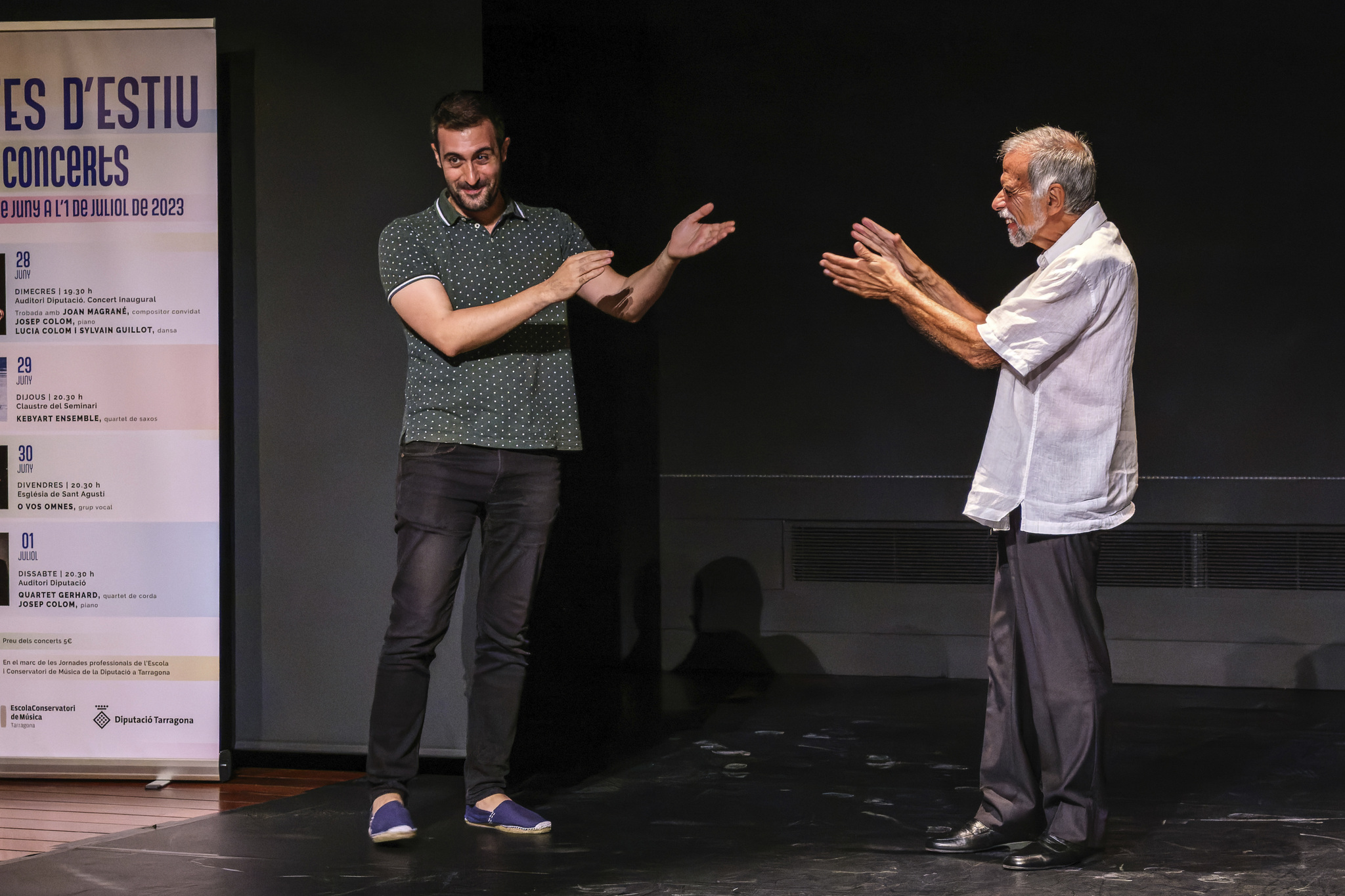 El compositor Joan Magrané i el pianista Josep Colom durant la sessió d'inauguració