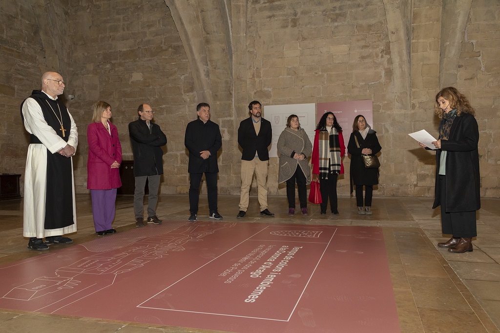 Carme Clemente, explicant els detalls de la restauració