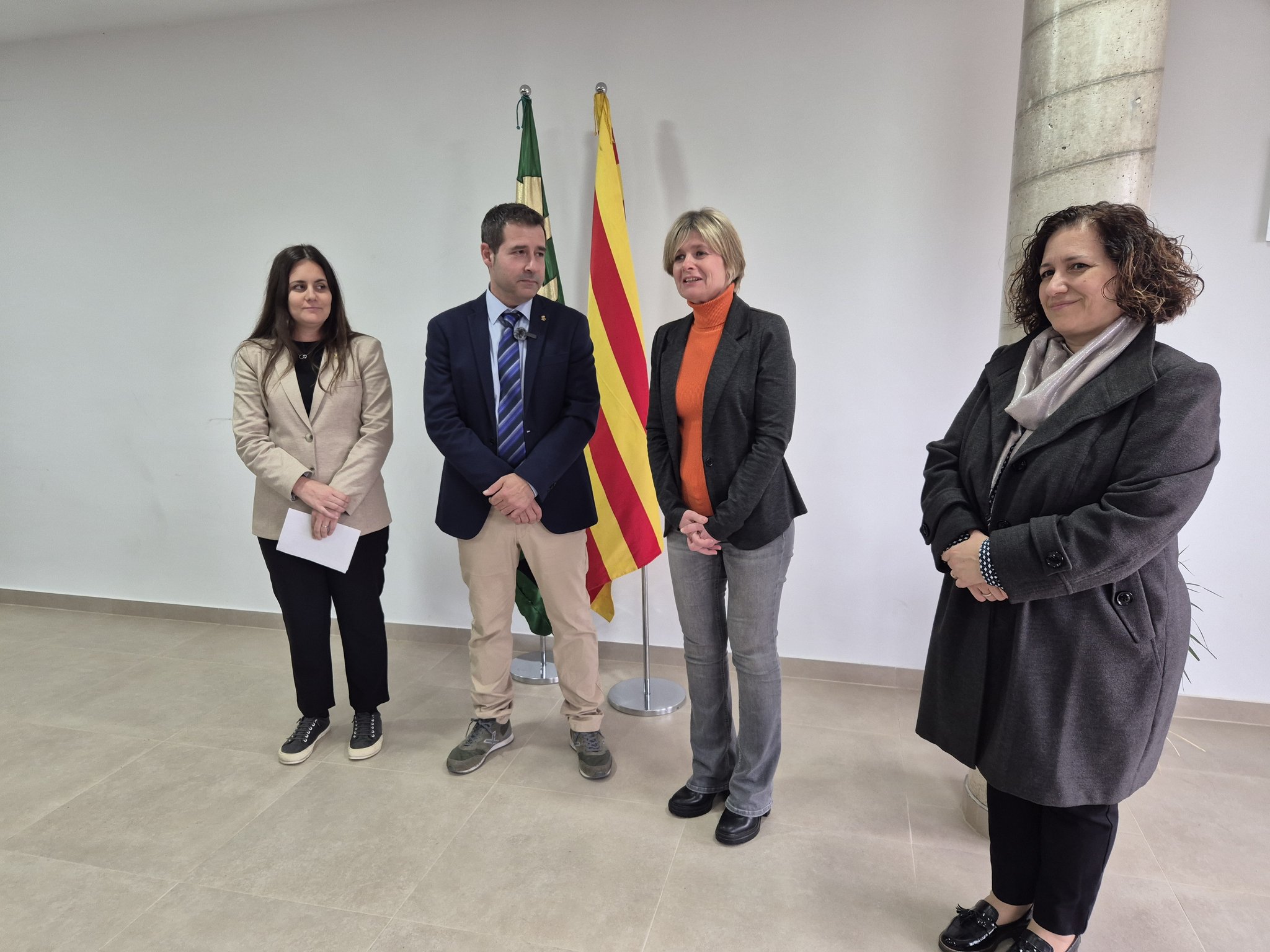 La presidenta de la Diputació, Noemí Llauradó, i l’alcalde dels Pallaresos, Jordi Sans, han inaugurat l’espai aquest dijous al vespre