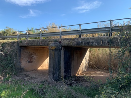 El pont sobre el torrent dels Caus s'eixamplarà