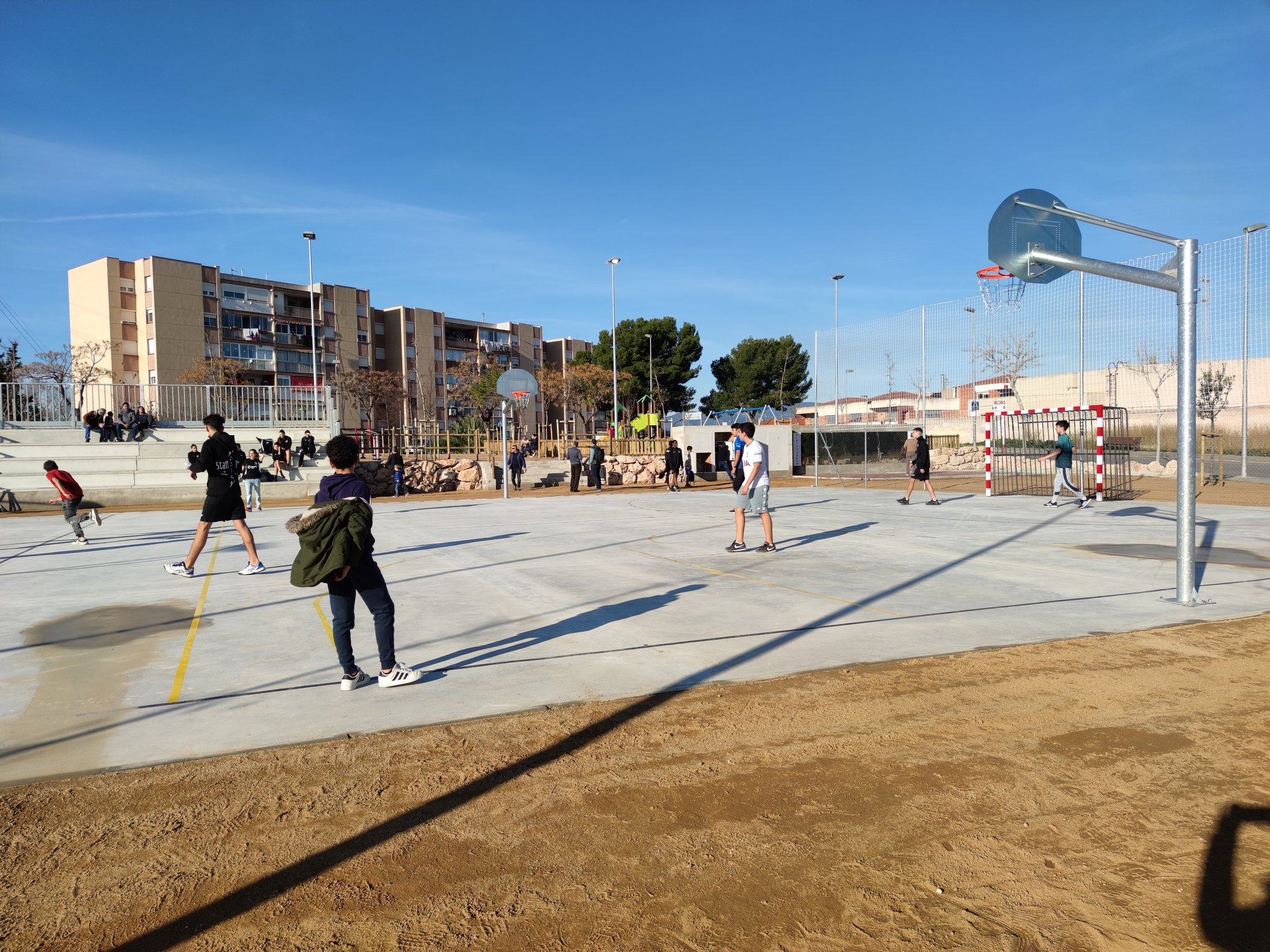 el nou equipament inclou una pista multiesportiva