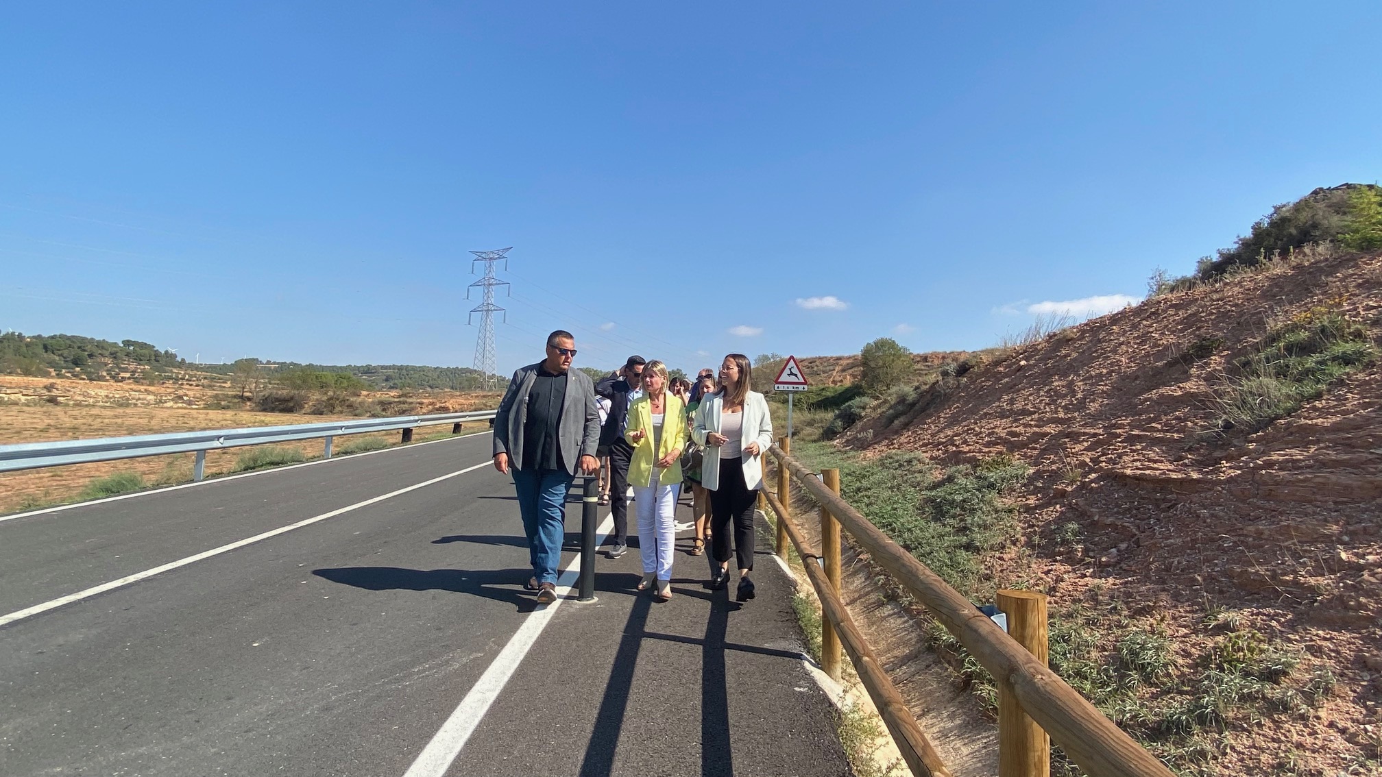 La presidenta Noemí Llauradó i la diputada Iris Castells visiten les obres de la carretera