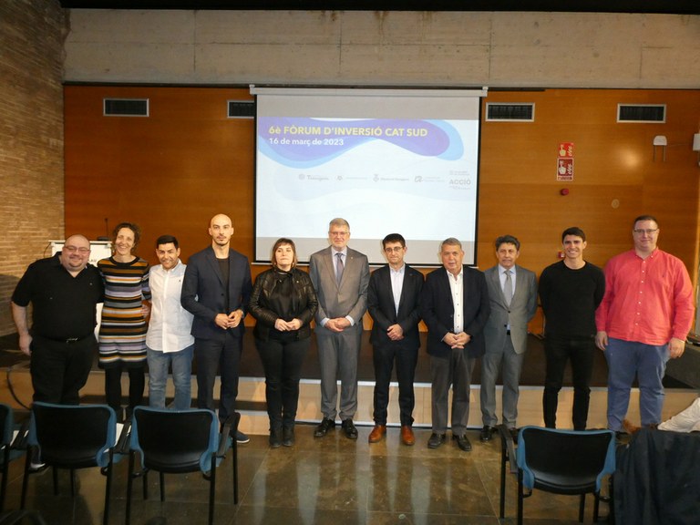 Foto de grup de les autoritats i els emprenedors que van presentar els seus projectes al CATSUSD